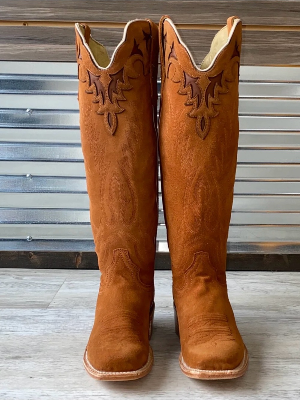 R. Watson Women's Ginger Rough Out Cutter Toe cowgirl boots. Size 10 B